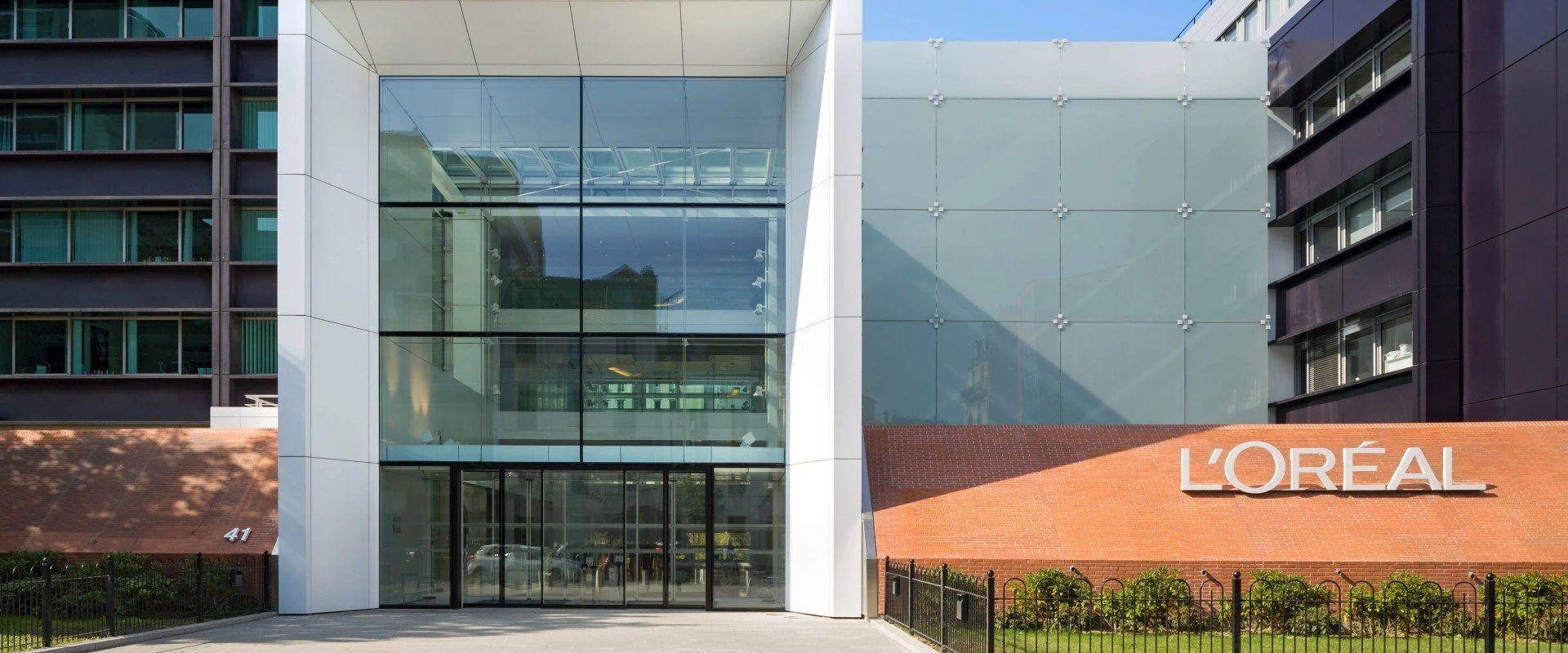 L’Oréal’s 2025: growth accelerated, profits penalised, and a €4bn bet on Kering Beauté